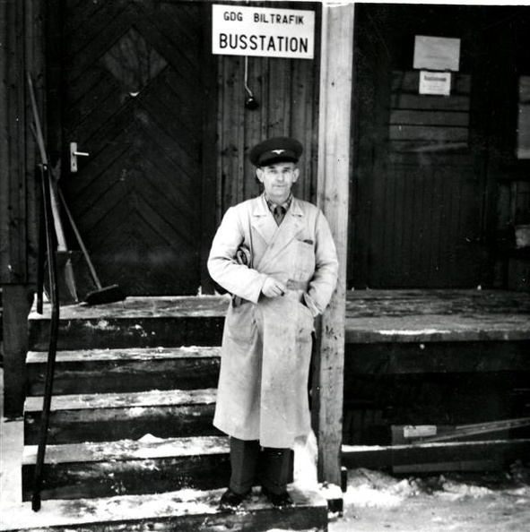 Sven Byström vid busstationen Ludvika